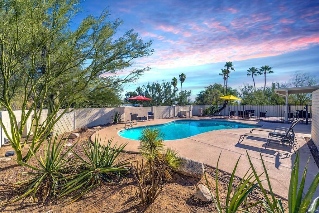 Serene Desert Escape With Pool & Grill, Sleeps 8 - Low Summer Rates! Tucson Exterior photo